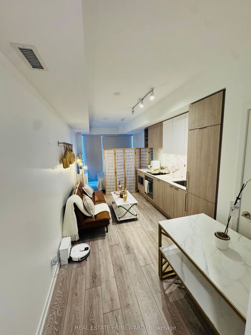 535-2020 Bathurst St, York, ON, M5P0A6 | Card Image