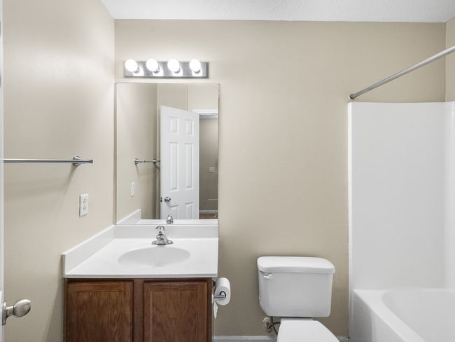 guest bath | Image 27