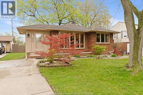 4330 Mount Royal Dr, Windsor, ON, N9G2C4 | Card Image