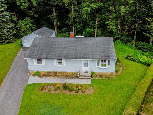 40 Grove Pl, Danbury, CT, 06810-5746 | Card Image