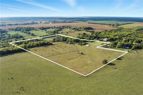 1369 N 550th Rd, Baldwin City, KS, 66006-7255 | Card Image