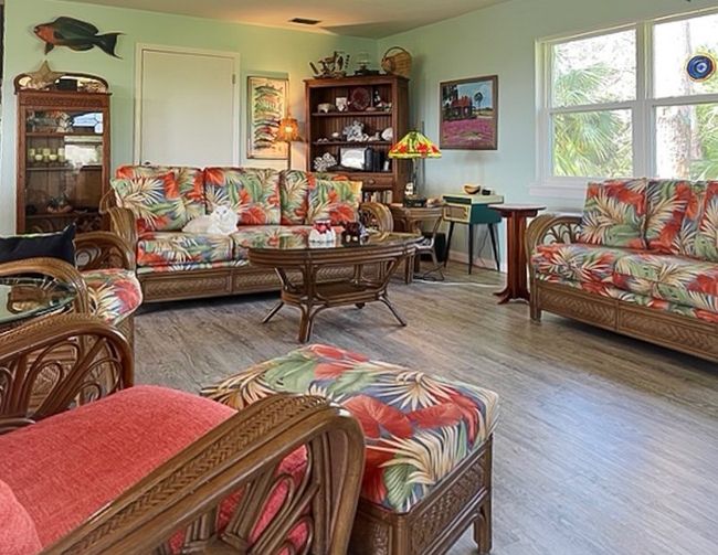 Living Area | Image 6