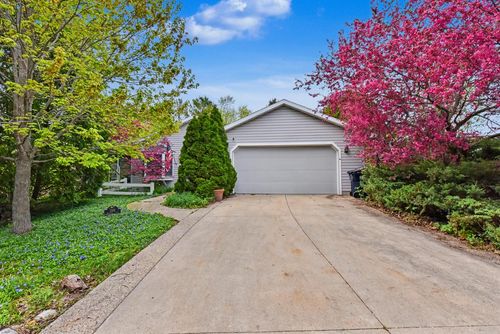 1168 Bluestem Court W, Elkhorn, WI, 53121 | Card Image