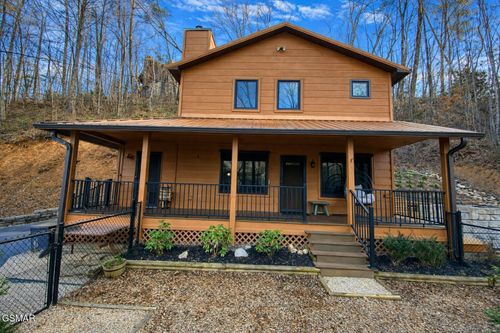1170 Cole Ln, Gatlinburg, TN, 37738-5426 | Card Image