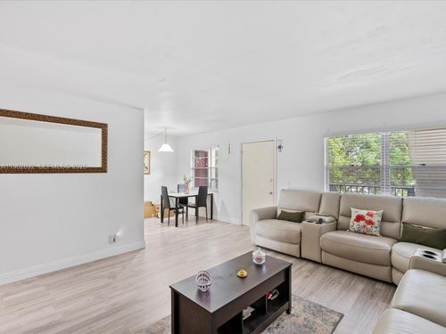 apt-317l-13250 7th Ct, Pembroke Pines, FL, 33027-1842 | Card Image