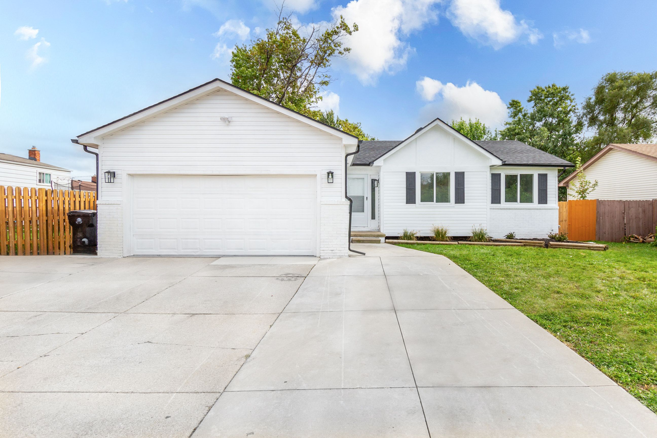 11 Mile Rd, Roseville, MI 48066