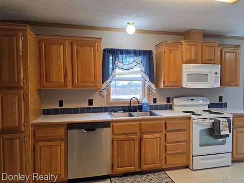 3270 Galbraith Line Rd, Brown City, MI, 48416-8404 | Card Image