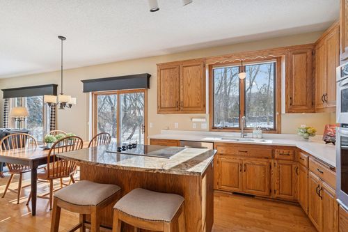 13850 Pennock Ave, Apple Valley, MN, 55124-7610 | Card Image