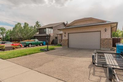 51 Wildwood Cres W, House detached with 5 bedrooms, 3 bathrooms and 2 parking in Lethbridge AB | Image 3