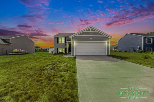 227 Sweet Meadow Dr, Kent City, MI, 49330-8956 | Card Image