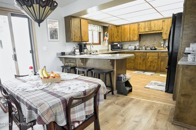 Kitchen and dining area | Image 6