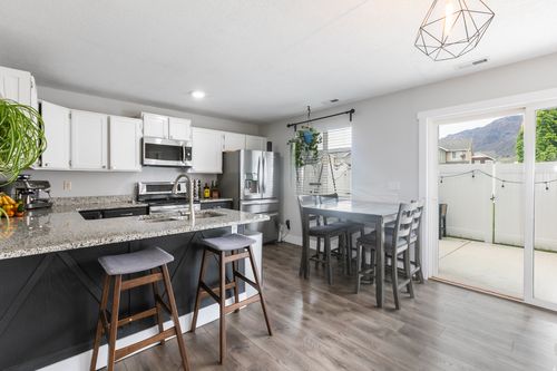 134 W 2525 N, Harrisville, UT, 84414-2122 | Card Image