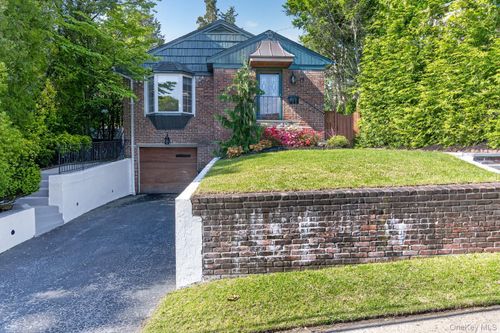 16 Warwick Pl, Port Washington, NY, 11050-2449 | Card Image