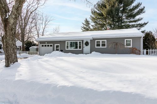 65 Pequot Trl, East Greenwich, RI, 02818-1712 | Card Image