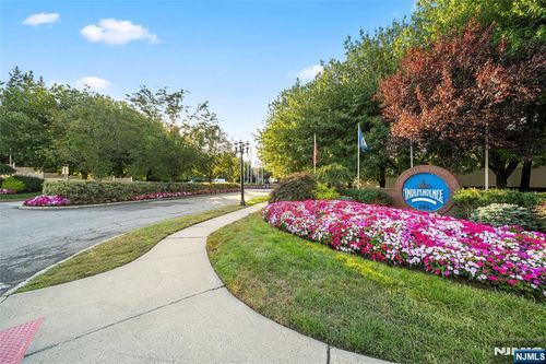 u306-306 Williams Ct, Edgewater, NJ, 07020-1613 | Card Image