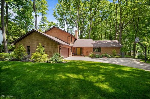 3021 Harriett Rd, Silver Lake, OH, 44224-3811 | Card Image