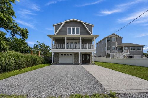 762 Pecan St, Lindenhurst, NY, 11757-5640 | Card Image