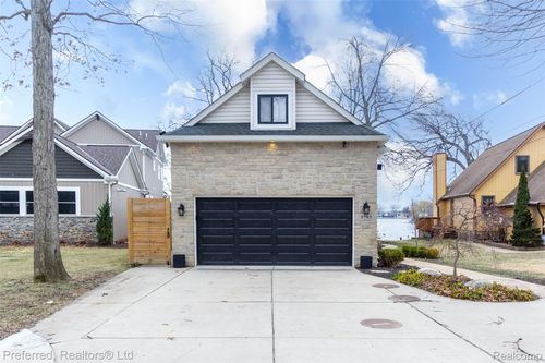 8783 Cooley Beach Dr, White Lake, MI, 48386-4323 | Card Image