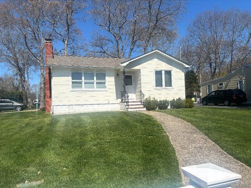 5 Mallard Dr, Center Moriches, NY, 11934-3105 | Card Image