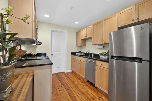 apt-1-241 Hurley St, Cambridge, MA, 02141-2108 | Card Image