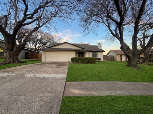 813 Via Balboa, Mesquite, TX, 75150-3011 | Card Image