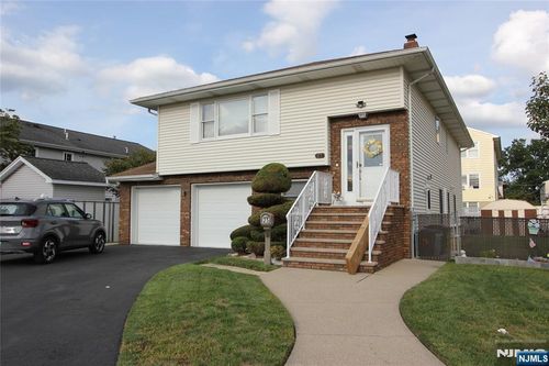 25 Susan Ct, Elmwood Park, NJ, 07407-2700 | Card Image