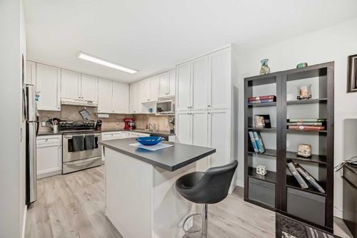 33-3800 Fonda Way Se, Calgary, AB, T2A6G8 | Card Image