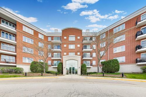 402-351 Town Place Cir, Buffalo Grove, IL, 60089-2426 | Card Image