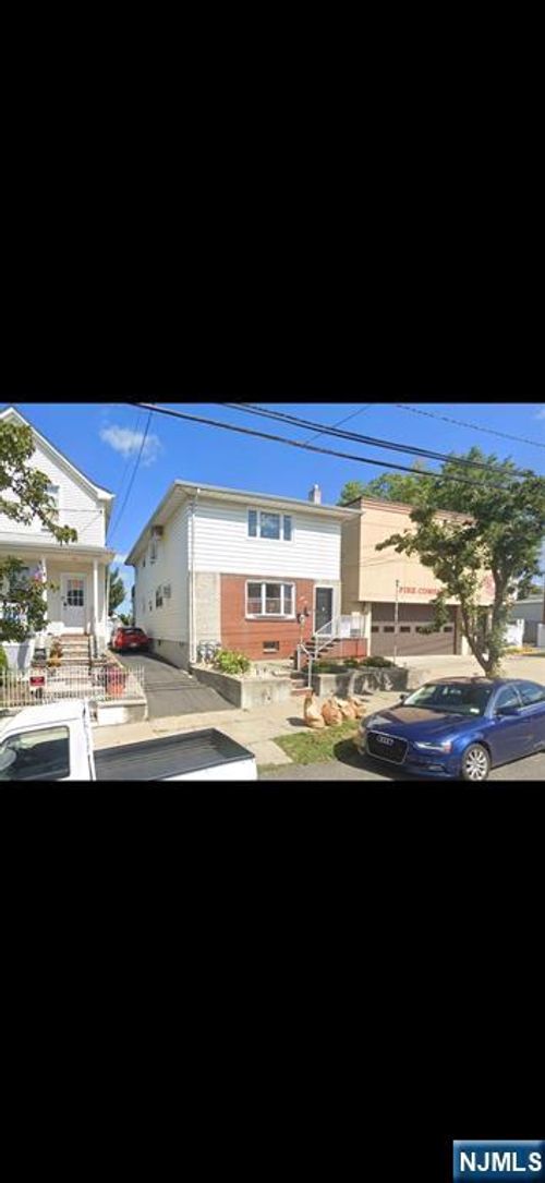 31 Plauderville Ave, Garfield, NJ, 07026-2530 | Card Image