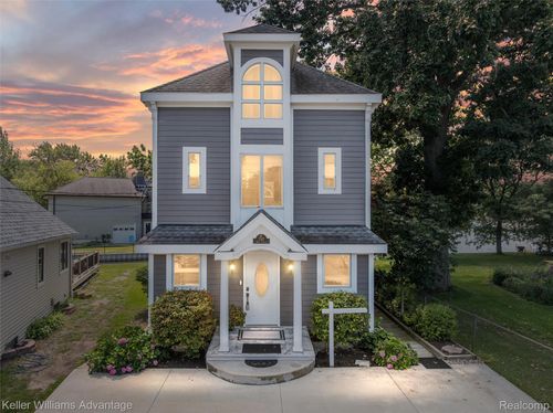 2182 Park Cir, Keego Harbor, MI, 48320-1220 | Card Image