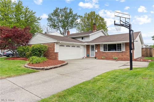 25082 Randall Dr, North Olmsted, OH, 44070-3453 | Card Image