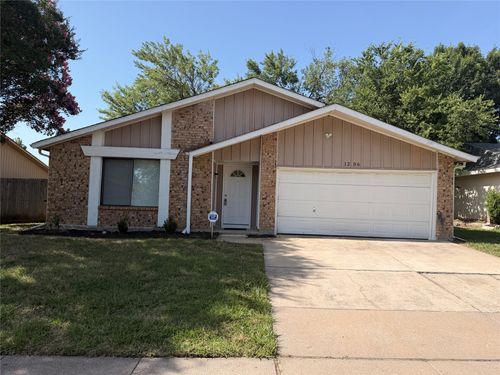 1206 Brook Hill Ln, Arlington, TX, 76014-3311 | Card Image