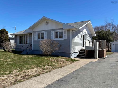 12 Wilkie Avenue, North Sydney, NS, B2A1Y4 | Card Image
