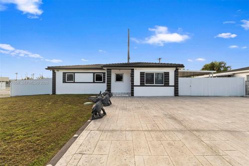 0-8300 Nw 35th Pl, Miami, FL, 33147-3959 | Card Image