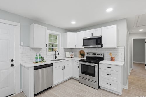 111 Odis, San Antonio, TX, 78204-2748 | Card Image