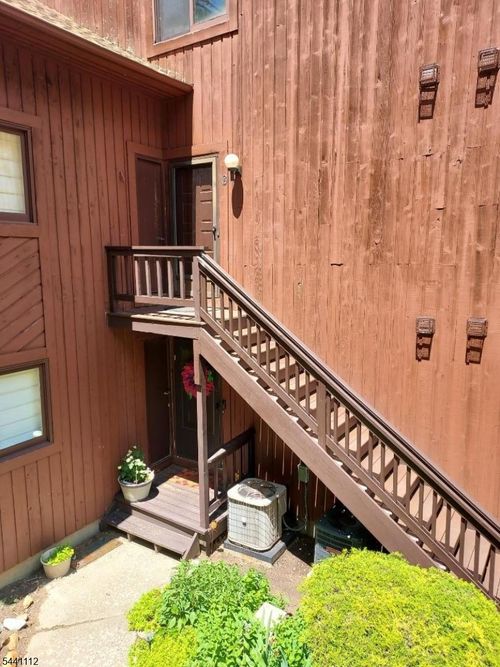 8-1 Red Lodge Dr, Vernon, NJ, 07462-4536 | Card Image