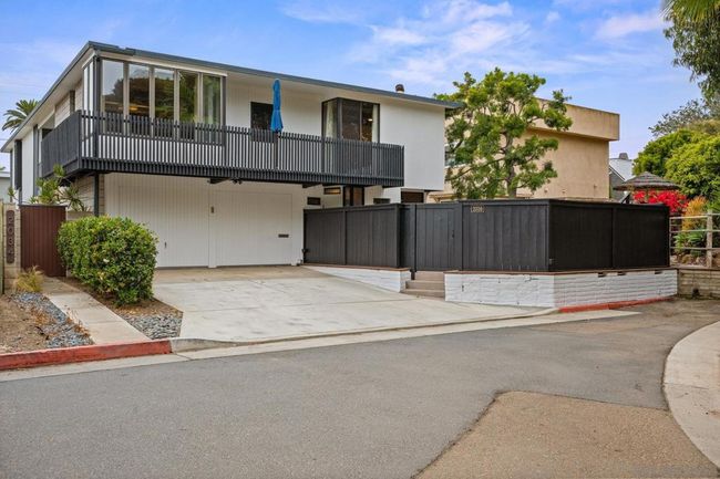 2036 Santa Fe Ave, Condo with 3 bedrooms, 2 bathrooms and 4 parking in Del Mar CA | Image 30