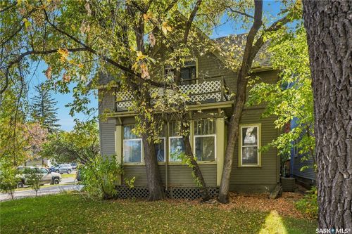 334 10th Street E, Saskatoon, SK, S7N0C7 | Card Image
