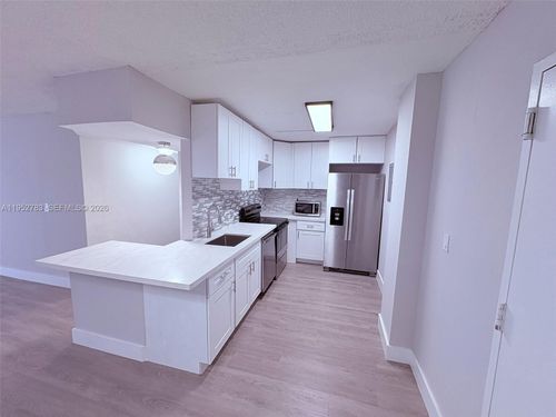 apt-219-16465 Ne 22nd Ave, North Miami Beach, FL, 33160-3792 | Card Image