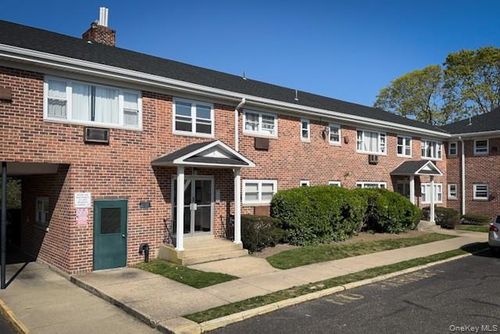 3f-92 S Clinton Ave, Bay Shore, NY, 11706-8670 | Card Image