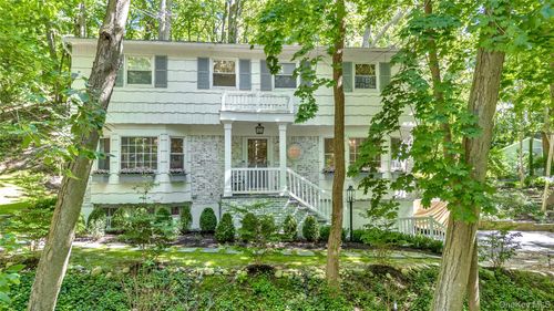 107 Fleets Cove Rd, Huntington, NY, 11743-1517 | Card Image