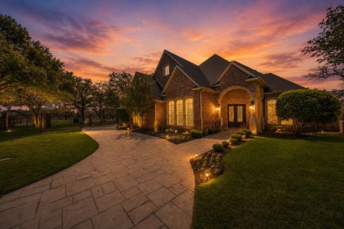 2726 Country Club Rd, Pantego, TX, 76013-3100 | Card Image