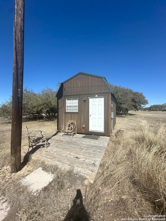 527 Sd 74100, Home with 3 bedrooms, 3 bathrooms and null parking in Rocksprings TX | Image 47