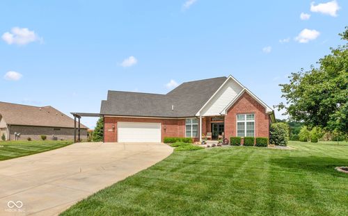 1055 Golden Leaf Dr, Martinsville, IN, 46151-9729 | Card Image