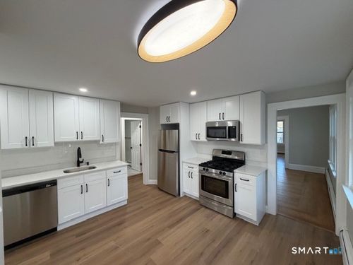 72 6th St, New Haven, CT, 06519-2820 | Card Image