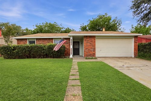 5733 Maiden Ln, Fort Worth, TX, 76131-1735 | Card Image