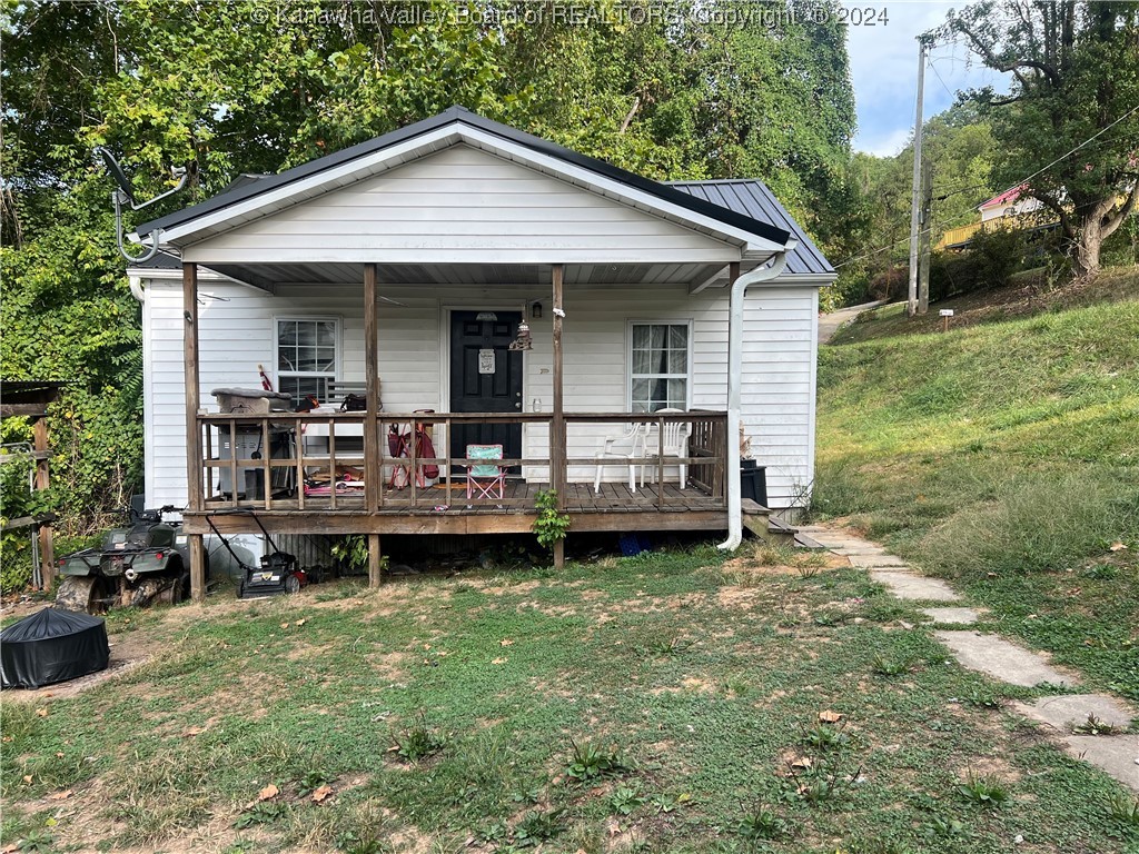 Easter Rd, Nitro, WV 25143
