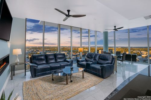 unit-2818-610 E Market St, San Antonio, TX, 78205-2677 | Card Image