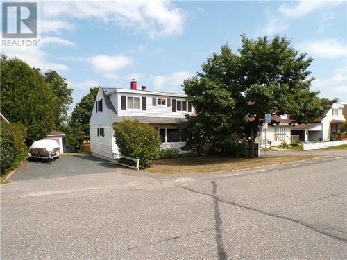 44 Central Ave, Elliot Lake, ON, P5A2G1 | Card Image