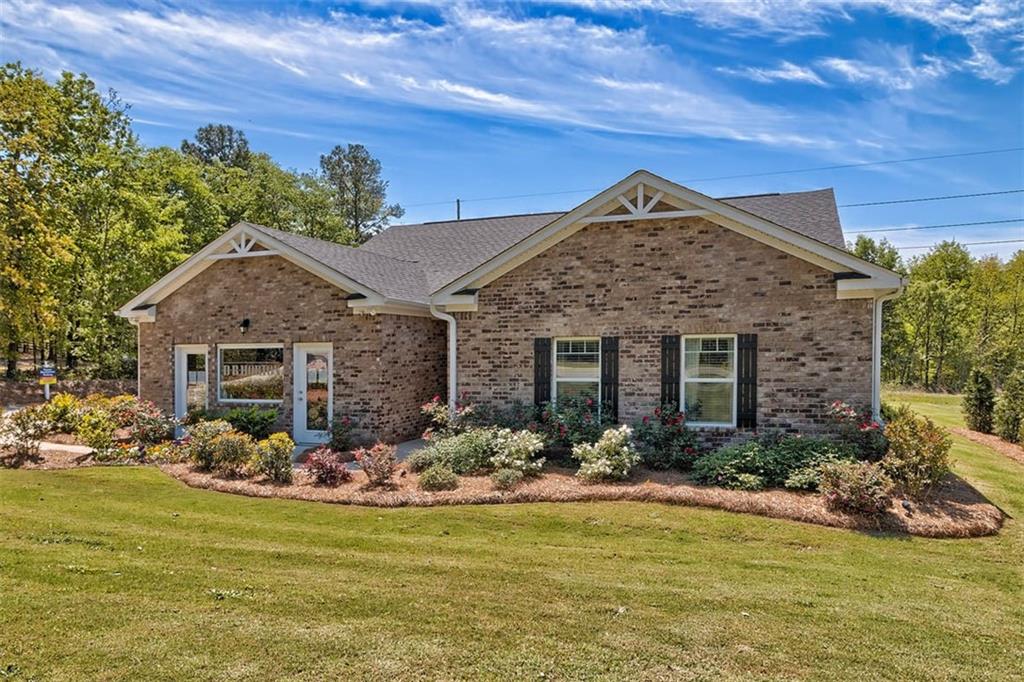 Zella Dr, Lithonia, GA 30038